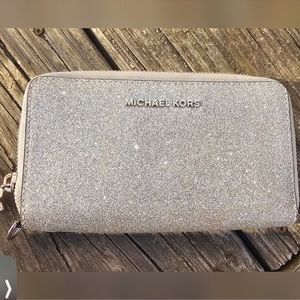 EUC: Michael Kors Jet Set Full Size Wallet